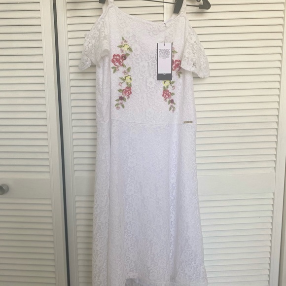 Perfect Dress for a picnic or a day out in town. - Picture 2 of 6